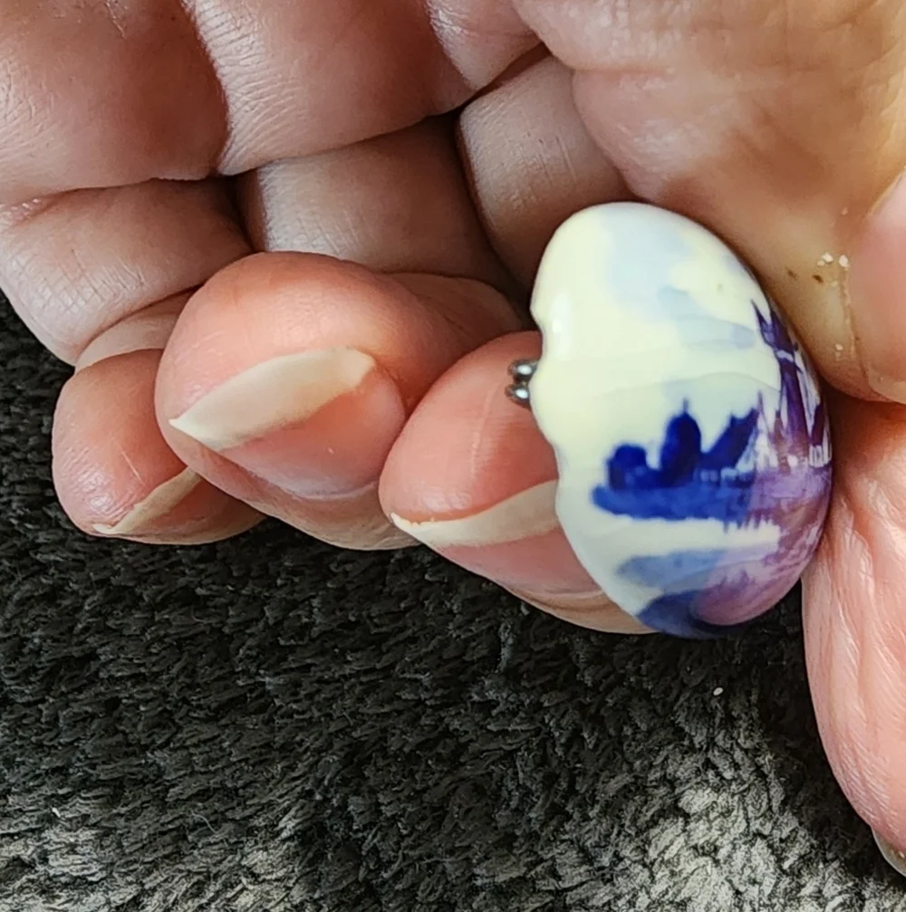Vintage Blue Delft Holland Hand Painted White Porcelain Brooch - Picture 8 of 10
